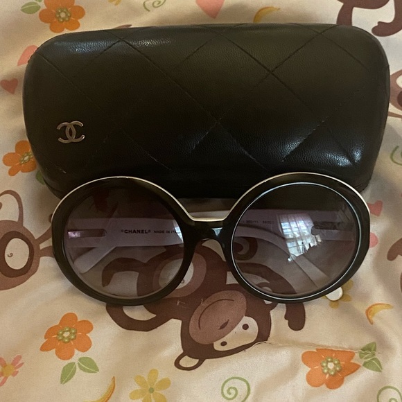 Preloved Chanel round shaped Black&White sunglasses - Picture 2 of 14